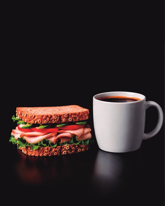 Combo Alerta: café y sándwich de pavo